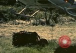 Standbild UH-1 Iroquois Hubschrauber United States USA, 1970, aus Sekunde 37 historischem Filmmaterial Videoclip 65675077312