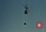 Standbild UH-1 Iroquois Hubschrauber United States USA, 1970, aus Sekunde 52 historischem Filmmaterial Videoclip 65675077312
