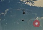 Standbild UH-1 Iroquois Hubschrauber United States USA, 1970, aus Sekunde 53 historischem Filmmaterial Videoclip 65675077312