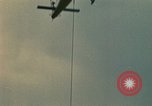 Standbild UH-1 Iroquois Hubschrauber United States USA, 1970, aus Sekunde 19 historischem Filmmaterial Videoclip 65675077313