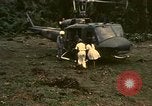 Standbild UH-1 Iroquois Hubschrauber United States USA, 1970, aus Sekunde 51 historischem Filmmaterial Videoclip 65675077313