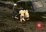 Standbild UH-1 Iroquois Hubschrauber United States USA, 1970, aus Sekunde 52 historischem Filmmaterial Videoclip 65675077313