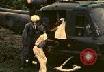 Standbild UH-1 Iroquois Hubschrauber United States USA, 1970, aus Sekunde 58 historischem Filmmaterial Videoclip 65675077313