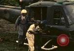 Standbild UH-1 Iroquois Hubschrauber United States USA, 1970, aus Sekunde 60 historischem Filmmaterial Videoclip 65675077313