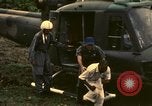 Standbild UH-1 Iroquois Hubschrauber United States USA, 1970, aus Sekunde 61 historischem Filmmaterial Videoclip 65675077313