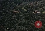 Standbild UH-1 Iroquois Hubschrauber United States USA, 1970, aus Sekunde 19 historischem Filmmaterial Videoclip 65675077314