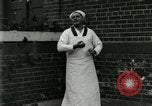 Standbild US Navy Segler Ersten Weltkrieg mess Einrichtung Great Lakes Illinois USA, 1917, aus Sekunde 16 historischem Filmmaterial Videoclip 65675077383