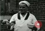 Standbild US Navy Segler Ersten Weltkrieg mess Einrichtung Great Lakes Illinois USA, 1917, aus Sekunde 22 historischem Filmmaterial Videoclip 65675077383