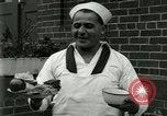 Standbild US Navy Segler Ersten Weltkrieg mess Einrichtung Great Lakes Illinois USA, 1917, aus Sekunde 26 historischem Filmmaterial Videoclip 65675077383
