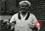 Standbild US Navy Segler Ersten Weltkrieg mess Einrichtung Great Lakes Illinois USA, 1917, aus Sekunde 27 historischem Filmmaterial Videoclip 65675077383