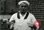 Standbild US Navy Segler Ersten Weltkrieg mess Einrichtung Great Lakes Illinois USA, 1917, aus Sekunde 33 historischem Filmmaterial Videoclip 65675077383