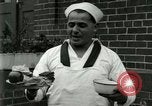 Standbild US Navy Segler Ersten Weltkrieg mess Einrichtung Great Lakes Illinois USA, 1917, aus Sekunde 34 historischem Filmmaterial Videoclip 65675077383