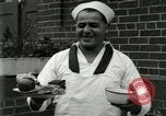 Standbild US Navy Segler Ersten Weltkrieg mess Einrichtung Great Lakes Illinois USA, 1917, aus Sekunde 41 historischem Filmmaterial Videoclip 65675077383