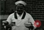 Standbild US Navy Segler Ersten Weltkrieg mess Einrichtung Great Lakes Illinois USA, 1917, aus Sekunde 43 historischem Filmmaterial Videoclip 65675077383