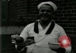 Standbild US Navy Segler Ersten Weltkrieg mess Einrichtung Great Lakes Illinois USA, 1917, aus Sekunde 44 historischem Filmmaterial Videoclip 65675077383