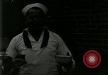 Standbild US Navy Segler Ersten Weltkrieg mess Einrichtung Great Lakes Illinois USA, 1917, aus Sekunde 46 historischem Filmmaterial Videoclip 65675077383