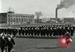Standbild US Navy Segler bohren während Ersten Weltkrieg Ausbildung Great Lakes Illinois USA, 1917, aus Sekunde 5 historischem Filmmaterial Videoclip 65675077388