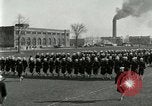 Standbild US Navy Segler bohren während Ersten Weltkrieg Ausbildung Great Lakes Illinois USA, 1917, aus Sekunde 6 historischem Filmmaterial Videoclip 65675077388