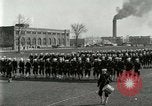 Standbild US Navy Segler bohren während Ersten Weltkrieg Ausbildung Great Lakes Illinois USA, 1917, aus Sekunde 7 historischem Filmmaterial Videoclip 65675077388