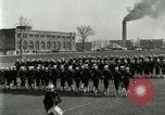Standbild US Navy Segler bohren während Ersten Weltkrieg Ausbildung Great Lakes Illinois USA, 1917, aus Sekunde 9 historischem Filmmaterial Videoclip 65675077388