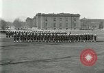 Standbild US Navy Segler bohren während Ersten Weltkrieg Ausbildung Great Lakes Illinois USA, 1917, aus Sekunde 16 historischem Filmmaterial Videoclip 65675077388