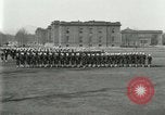 Standbild US Navy Segler bohren während Ersten Weltkrieg Ausbildung Great Lakes Illinois USA, 1917, aus Sekunde 17 historischem Filmmaterial Videoclip 65675077388