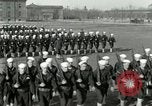 Standbild US Navy Segler bohren während Ersten Weltkrieg Ausbildung Great Lakes Illinois USA, 1917, aus Sekunde 37 historischem Filmmaterial Videoclip 65675077388