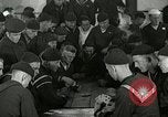 Standbild US Navy Segler Spielkarten Great Lakes Illinois USA, 1917, aus Sekunde 1 historischem Filmmaterial Videoclip 65675077390