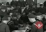 Standbild US Navy Segler Spielkarten Great Lakes Illinois USA, 1917, aus Sekunde 3 historischem Filmmaterial Videoclip 65675077390