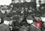 Standbild US Navy Segler Spielkarten Great Lakes Illinois USA, 1917, aus Sekunde 4 historischem Filmmaterial Videoclip 65675077390