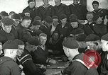Standbild US Navy Segler Spielkarten Great Lakes Illinois USA, 1917, aus Sekunde 5 historischem Filmmaterial Videoclip 65675077390