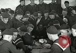 Standbild US Navy Segler Spielkarten Great Lakes Illinois USA, 1917, aus Sekunde 6 historischem Filmmaterial Videoclip 65675077390