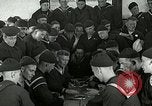 Standbild US Navy Segler Spielkarten Great Lakes Illinois USA, 1917, aus Sekunde 8 historischem Filmmaterial Videoclip 65675077390