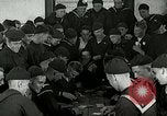 Standbild US Navy Segler Spielkarten Great Lakes Illinois USA, 1917, aus Sekunde 14 historischem Filmmaterial Videoclip 65675077390