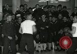 Standbild US Navy sailor Erholung Great Lakes Illinois USA, 1917, aus Sekunde 19 historischem Filmmaterial Videoclip 65675077391
