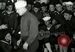Standbild US Navy sailor Erholung Great Lakes Illinois USA, 1917, aus Sekunde 49 historischem Filmmaterial Videoclip 65675077391
