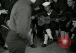 Standbild US Navy sailor Erholung Great Lakes Illinois USA, 1917, aus Sekunde 54 historischem Filmmaterial Videoclip 65675077391
