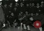 Standbild US Navy sailor hypnotisiert Mitsegler Great Lakes Illinois USA, 1917, aus Sekunde 52 historischem Filmmaterial Videoclip 65675077392