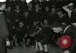 Standbild US Navy sailor hypnotisiert Mitsegler Great Lakes Illinois USA, 1917, aus Sekunde 54 historischem Filmmaterial Videoclip 65675077392