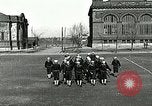 Standbild US Navy Segler Bohrer mit howitzer Great Lakes Illinois USA, 1917, aus Sekunde 3 historischem Filmmaterial Videoclip 65675077397