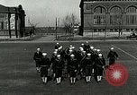 Standbild US Navy Segler Bohrer mit howitzer Great Lakes Illinois USA, 1917, aus Sekunde 6 historischem Filmmaterial Videoclip 65675077397