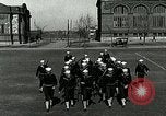 Standbild US Navy Segler Bohrer mit howitzer Great Lakes Illinois USA, 1917, aus Sekunde 7 historischem Filmmaterial Videoclip 65675077397
