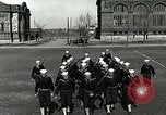 Standbild US Navy Segler Bohrer mit howitzer Great Lakes Illinois USA, 1917, aus Sekunde 8 historischem Filmmaterial Videoclip 65675077397