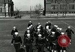 Standbild US Navy Segler Bohrer mit howitzer Great Lakes Illinois USA, 1917, aus Sekunde 9 historischem Filmmaterial Videoclip 65675077397