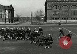 Standbild US Navy Segler Bohrer mit howitzer Great Lakes Illinois USA, 1917, aus Sekunde 15 historischem Filmmaterial Videoclip 65675077397