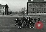 Standbild US Navy Segler Bohrer mit howitzer Great Lakes Illinois USA, 1917, aus Sekunde 19 historischem Filmmaterial Videoclip 65675077397