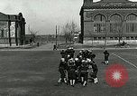 Standbild US Navy Segler Bohrer mit howitzer Great Lakes Illinois USA, 1917, aus Sekunde 22 historischem Filmmaterial Videoclip 65675077397