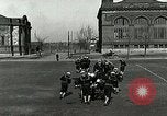Standbild US Navy Segler Bohrer mit howitzer Great Lakes Illinois USA, 1917, aus Sekunde 23 historischem Filmmaterial Videoclip 65675077397