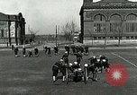 Standbild US Navy Segler Bohrer mit howitzer Great Lakes Illinois USA, 1917, aus Sekunde 28 historischem Filmmaterial Videoclip 65675077397