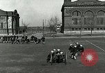 Standbild US Navy Segler Bohrer mit howitzer Great Lakes Illinois USA, 1917, aus Sekunde 31 historischem Filmmaterial Videoclip 65675077397